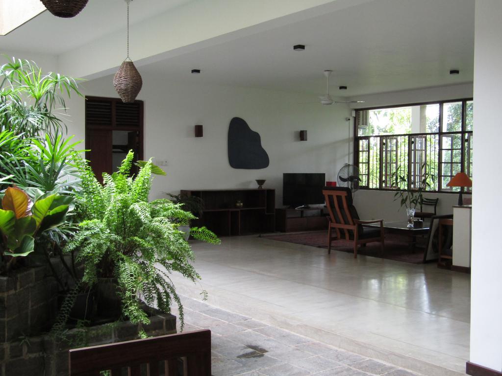 Hotel The Mirror Mansion Rajagiriya Esterno foto