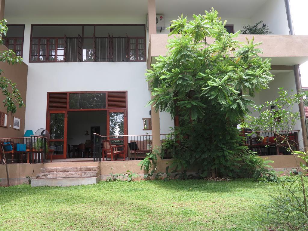 Hotel The Mirror Mansion Rajagiriya Esterno foto