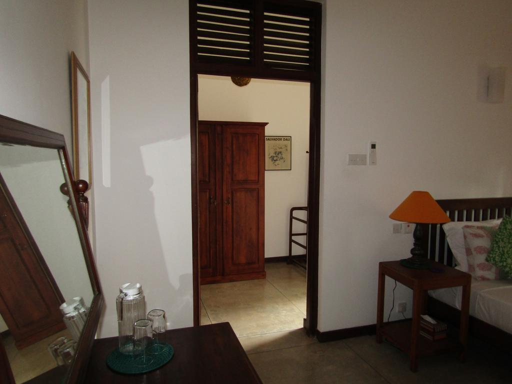 Hotel The Mirror Mansion Rajagiriya Esterno foto