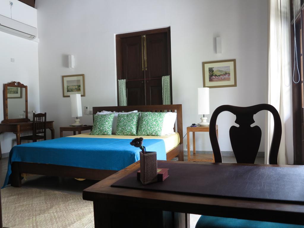 Hotel The Mirror Mansion Rajagiriya Esterno foto