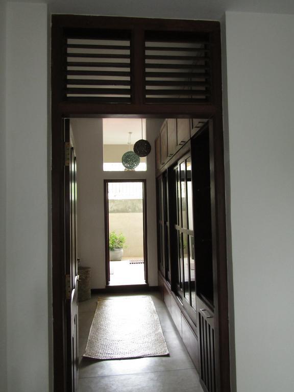 Hotel The Mirror Mansion Rajagiriya Esterno foto
