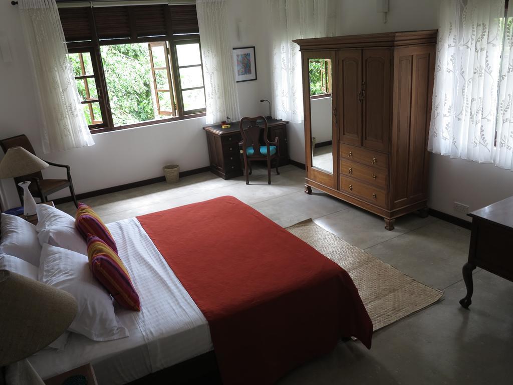 Hotel The Mirror Mansion Rajagiriya Esterno foto