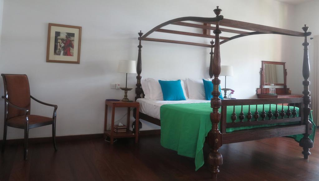 Hotel The Mirror Mansion Rajagiriya Esterno foto
