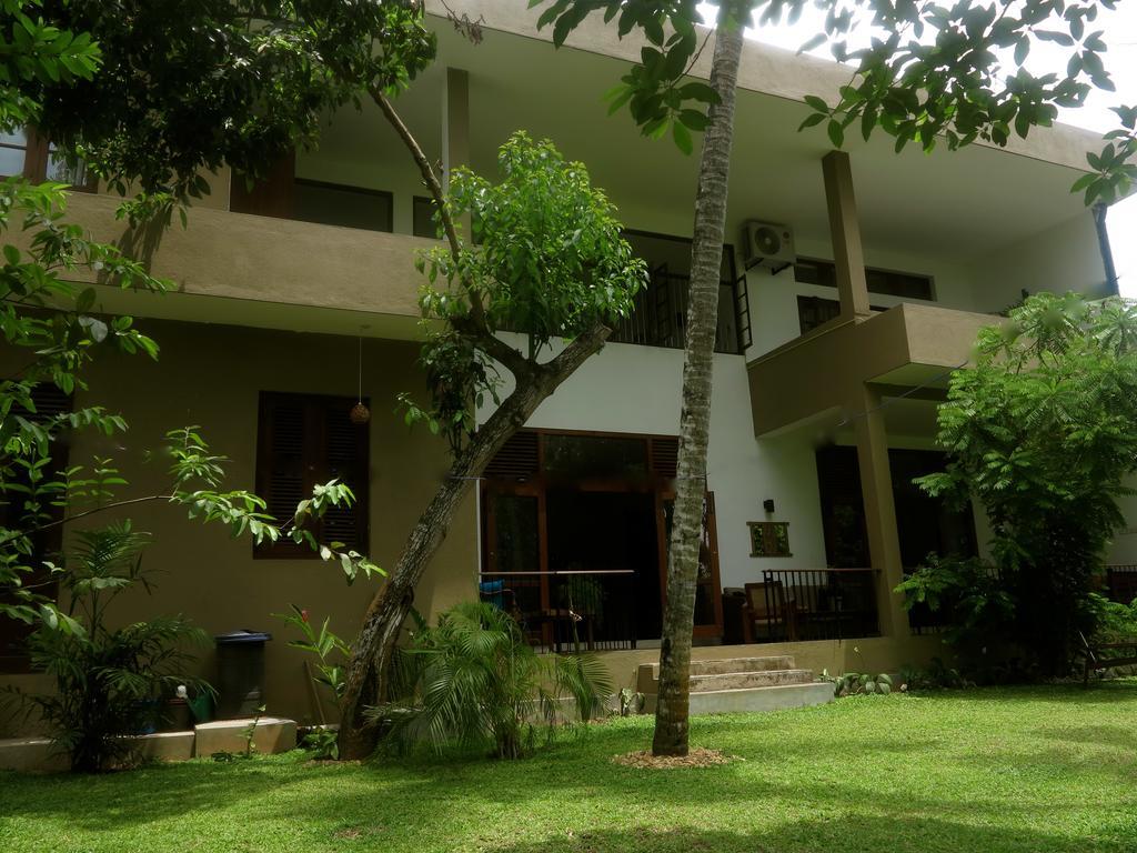Hotel The Mirror Mansion Rajagiriya Esterno foto